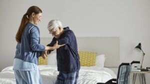 Salario minimo un effetto domino per famiglie e lavoro domestico