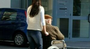 Lavoro domestico in Italia tra aumento dei costi e sostenibilità per le famiglie